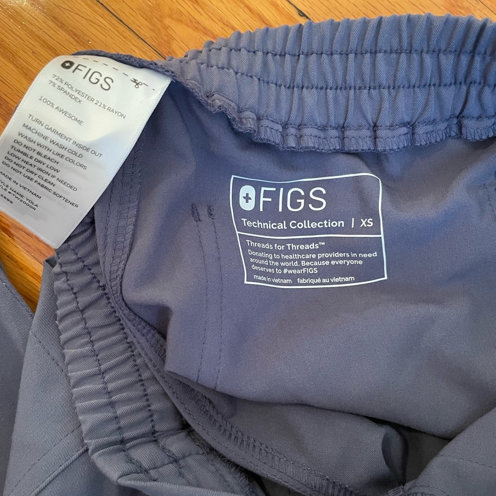 Figs Yola skinny pant in Space Navy